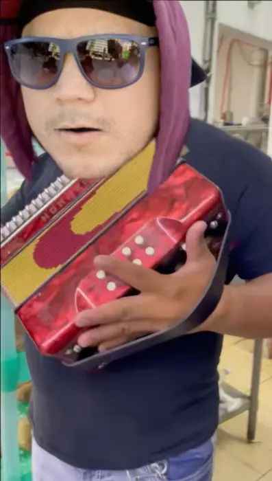 Piñata thumbnail image